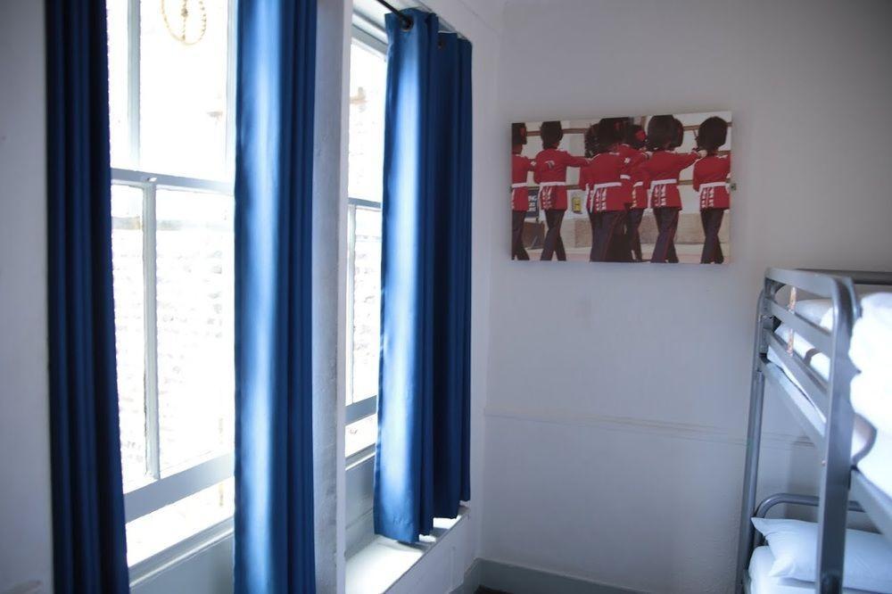 Hostal St Christopher's Bridge - The