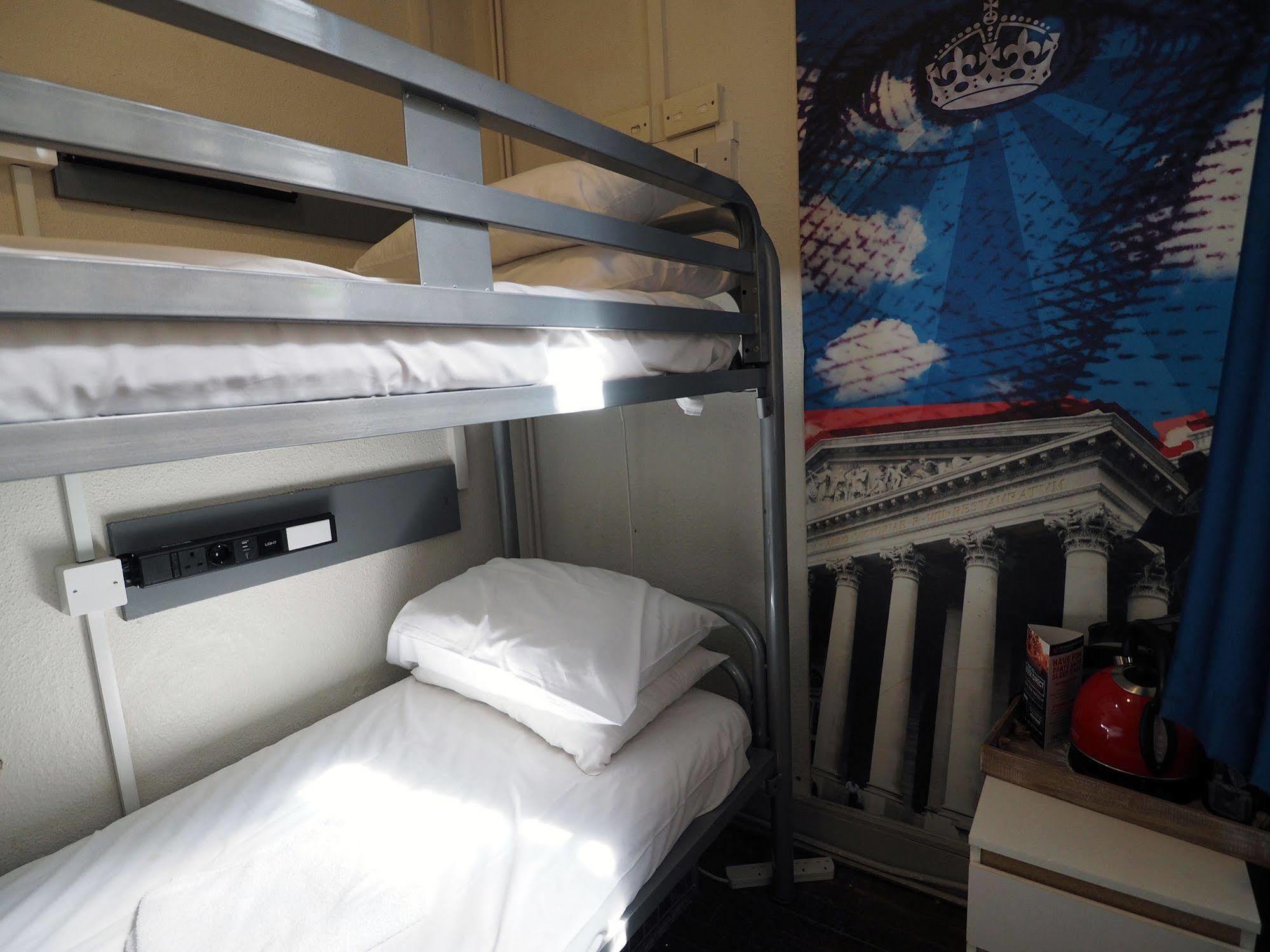 St Christopher's Bridge - The Hostal Londres