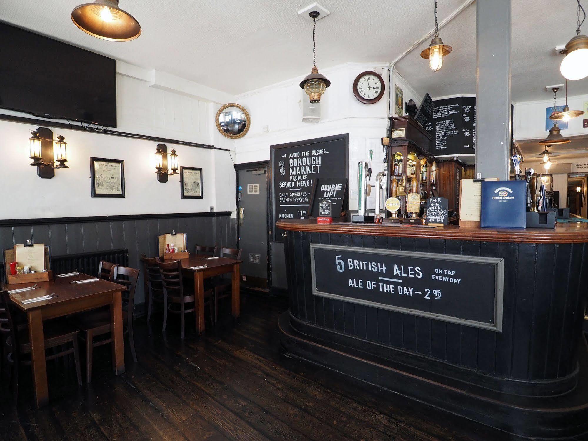 Hostal St Christopher's Bridge - The *