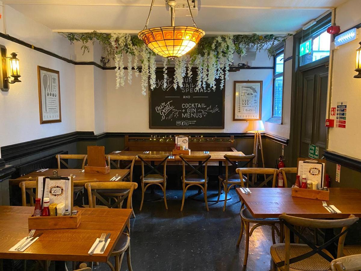 Hostal St Christopher's Bridge - The *
